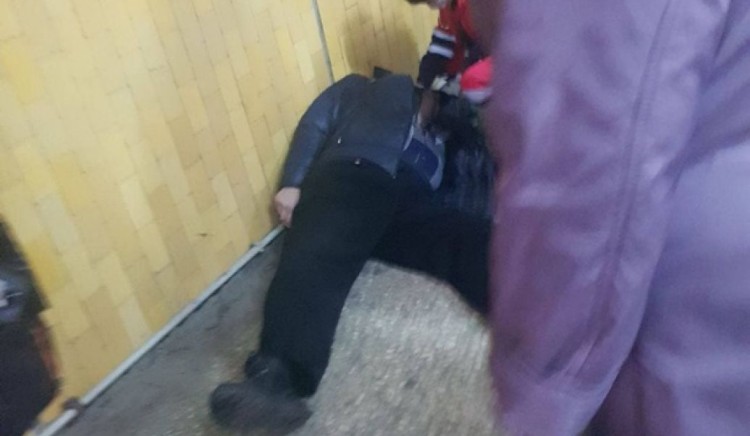 «Накрили обличчя його ж шапкою»: у метро Харкова помер пасажир