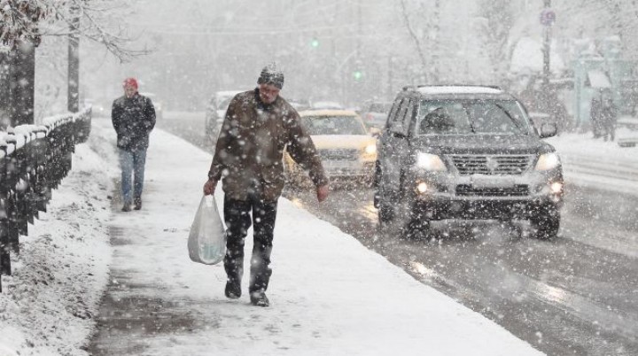 Суцільні «мінуси» і сніг майже щодня: синоптики попередили про похолодання