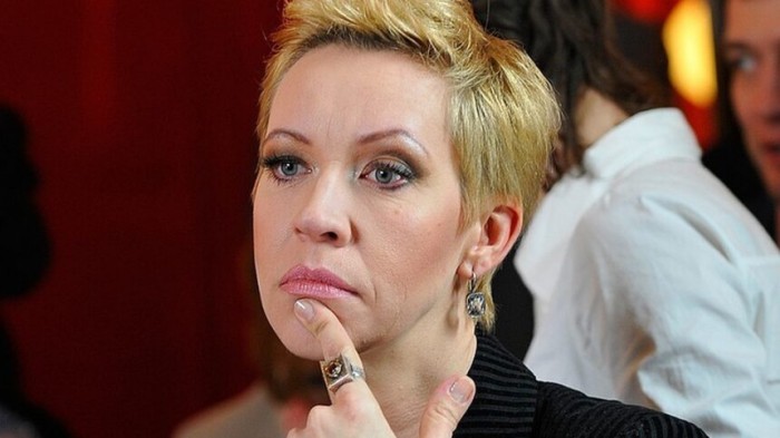 Російська телеведуча Тетяна Лазарєва, яка мала стати однією з судей українського шоу “Ліга сміху” заявила, що росію треба зрівняти із землею