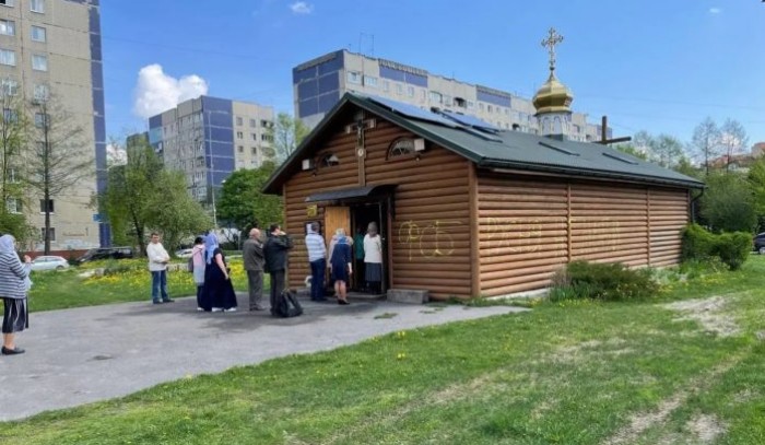 У Львові невідомі залили монтажною піною двері храму московського патріархату