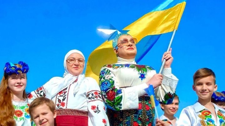 Вєрка Сердючка у київському метро заспівала «Геть з України, мос***ь некрасівий»