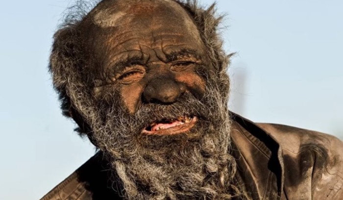 В Ірані помер найбрудніший у світі чоловік: не мився понад пів століття (фото)