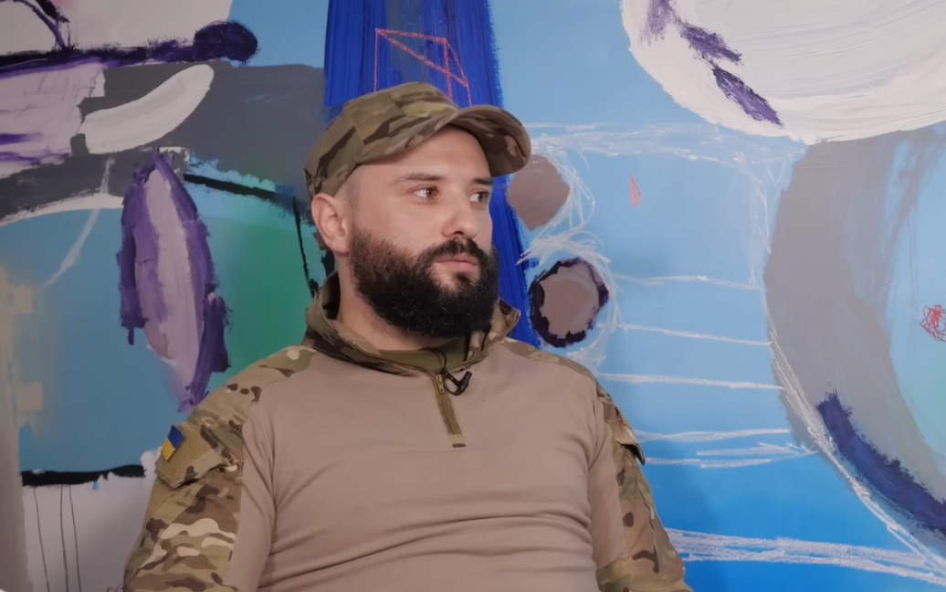 Зірка «Ліги Сміху», який служить в «Азові», пояснив, чому не варто називати армію РФ «чмонями»