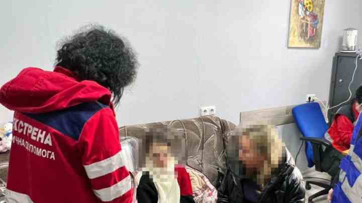 Батько побив за «погану поведінку»: в Києві госпіталізували 13-річну дівчинку (фото)