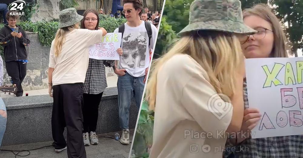 Люди завербовані, – Лобода принизила дівчину, яка вийшла з плакатом на її виступ у Харкові