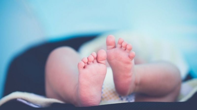У Кременчуці з пологового зникло 4-денне немовля