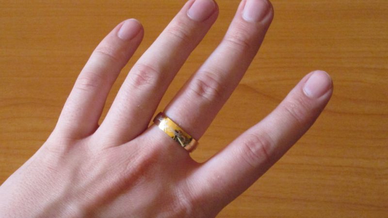 Що означає носіння каблучки на кожному пальці. Багато людей носять її не правильно