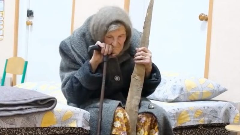 Померла 98-річна бабуся, яка торік пішки пройшла 10 км з окупації