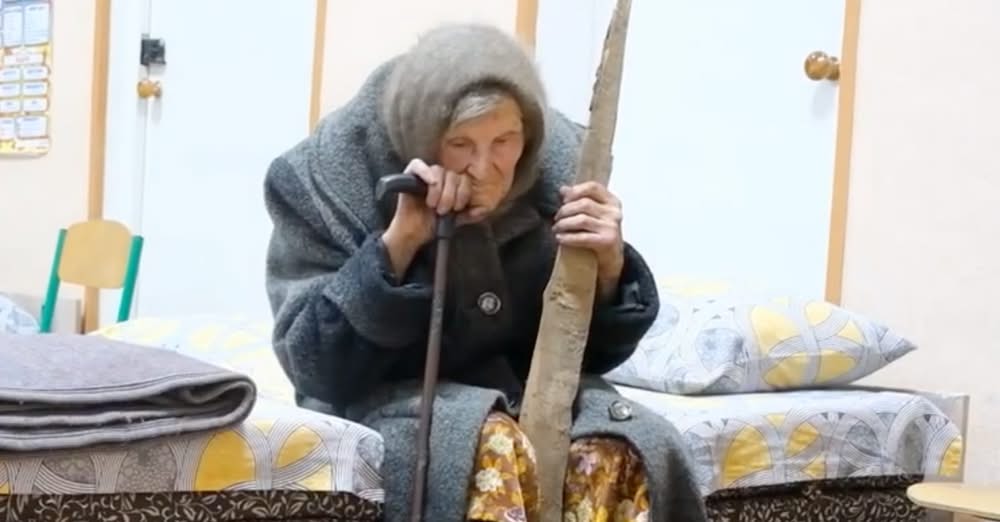 Померла 98-річна бабуся, яка торік пішки пройшла 10 км з окупації