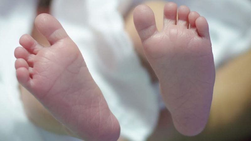 У Рівному медсестра до смерті обпекла немовля: як її покарають