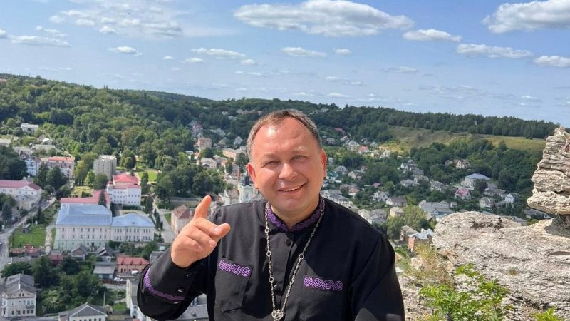 Чи є гріхом доношувати речі померлих: священник відповів