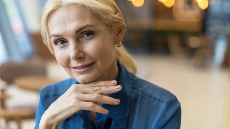 6 речей у зовнішності та стилі, які роблять жінку старшою. Важливі поради для тих, кому за 50