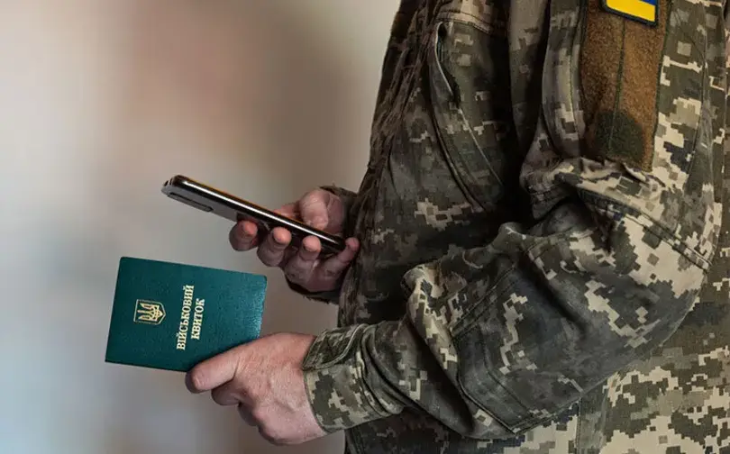 Скандал у школі: працівники ТЦК затримали вчителя фізкультури прямо під час уроку (відео)