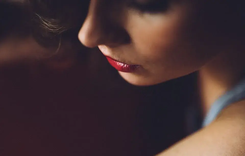 Як відрізнити розумну жінку від немудрої: 7 головних принципів