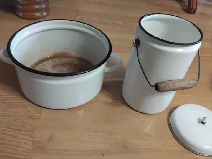 Каструлі, які варто викинути з кухні. Вони можуть зашкoдити, але більшість господинь цього не знають