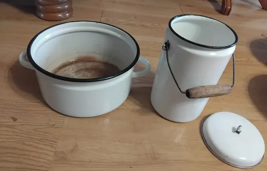 Каструлі, які варто викинути з кухні. Вони можуть зашкoдити, але більшість господинь цього не знають