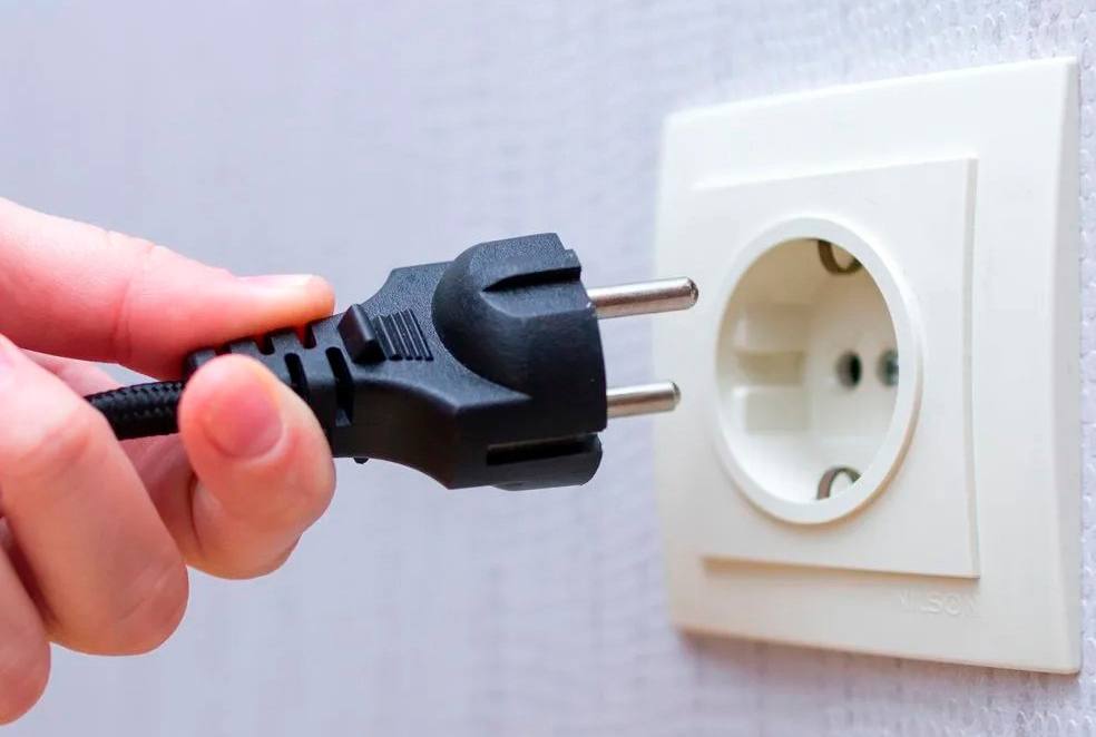 Які електроприлади не варто вимикати з розетки. Господарю на замітку