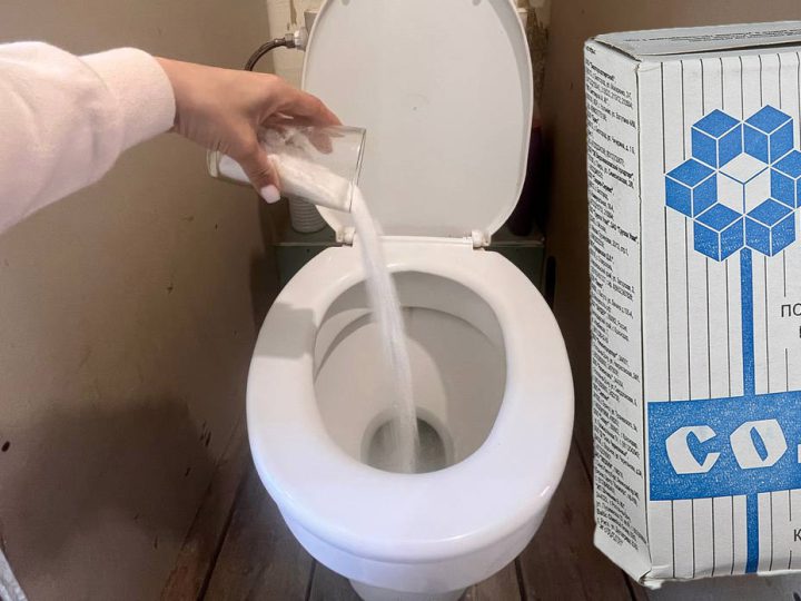 Навіщо сипати сіль унітаз? Порада сантехніків, після якої ви теж почнете так робити