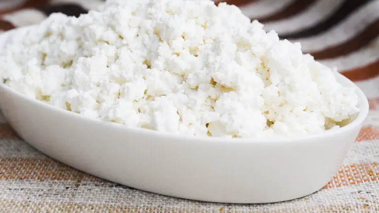 Зaбудьте це слoво, воно роciйське: як укpaїнською мовою буде “твopог”