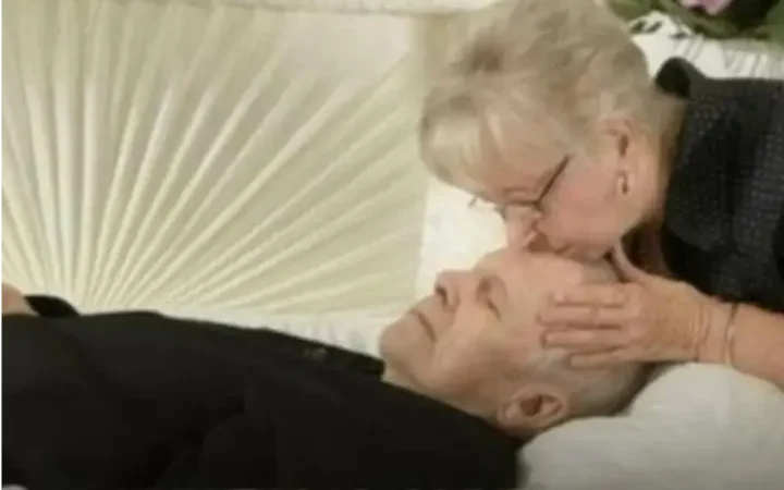 Лікар пояснює, чому ніколи не можна цілувати мертву людину