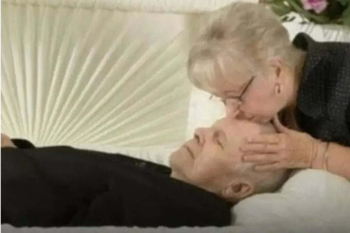 Лікар пояснює, чому ніколи не можна цілувати мертву людину