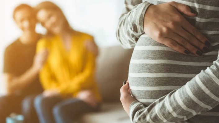 Пара з Італії покинула 15-місячне немовля, народжене сурогатною мамою з України