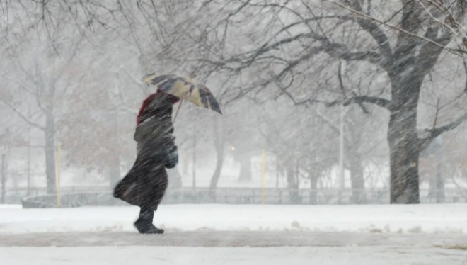 Частину України накриє снігом, на дорогах ожеледиця: синоптики дали прогноз погоди на суботу. Карта