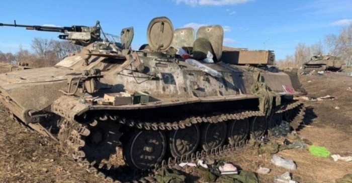 «В Україні прекрасні люди»: викрадений російським мародером у Броварах ноутбук знайшли у танку і повернули власниці
