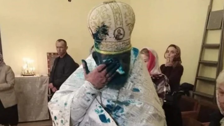 На Львівщині священика УПЦ МП під час богослужіння облили зеленкою
