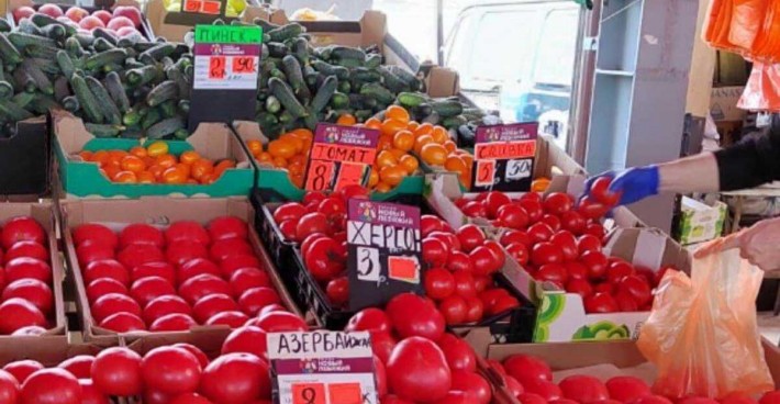 На ринках Білорусі з’явилися крадені черешня та помідори з окупованих Мелітополя й Херсона