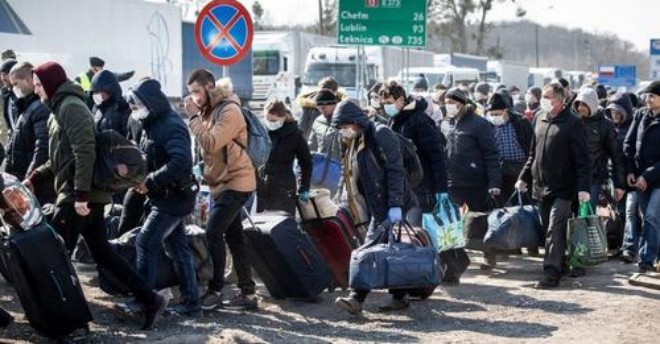 Польща припиняє виплату допомоги українським біженцям: названа дата