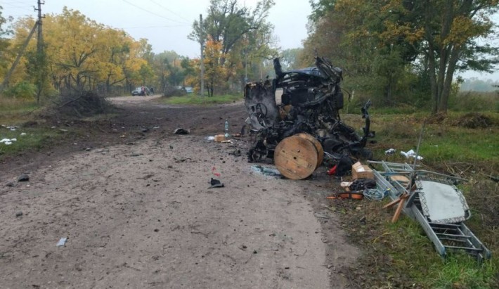 На Сумщині авто зв’язківців наїхало на міну: водій загинув, троє осіб опинилися у лікарні