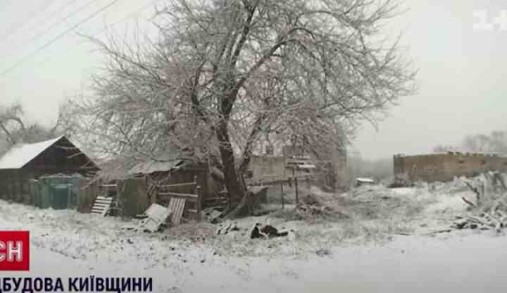 На Київщині мешканку знищеної окупантами хати поселили до будинку, власник якого перебрався до Росії