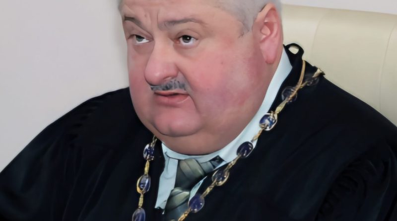 Це навіть важко уявити: Це голова Рівненського суду – Степан Шимків і він і він кожного місяця отримує!