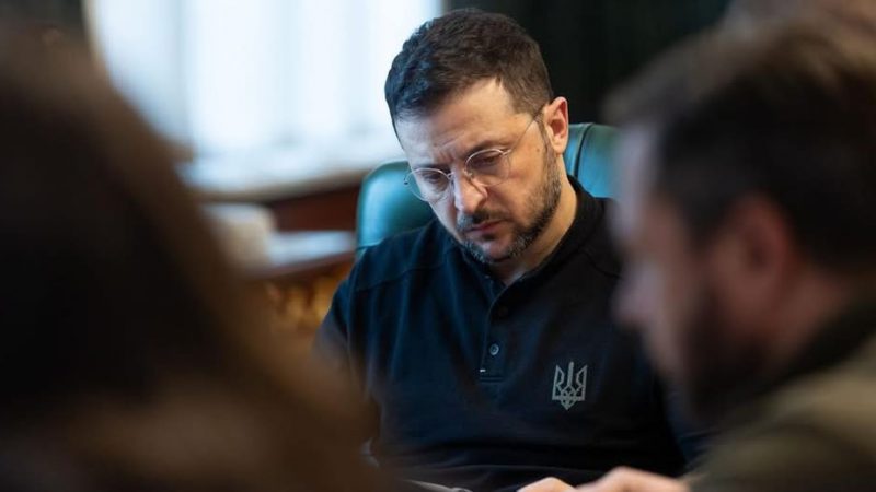 Якби вибори були найближчої неділі: скільки українців проголосували би за Зеленського