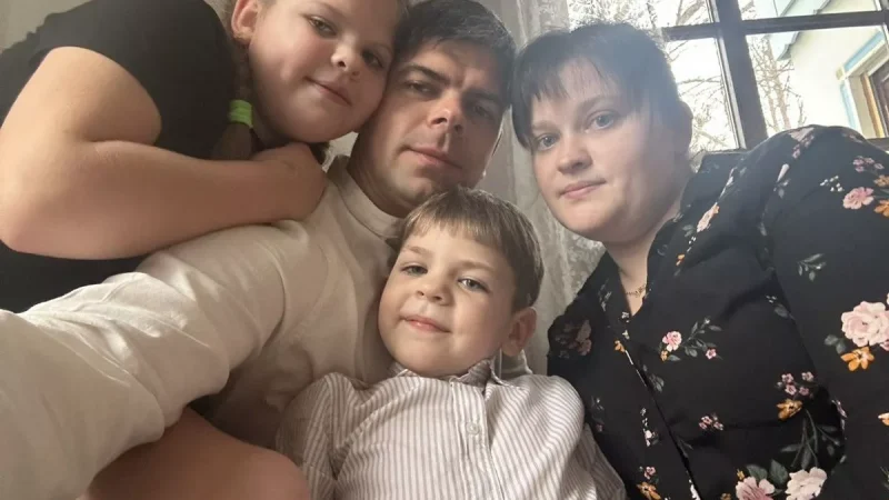 Звик до “нових ніжок”: історія 6-річного Андрійка, який втратив кінцівки через авіаудар
