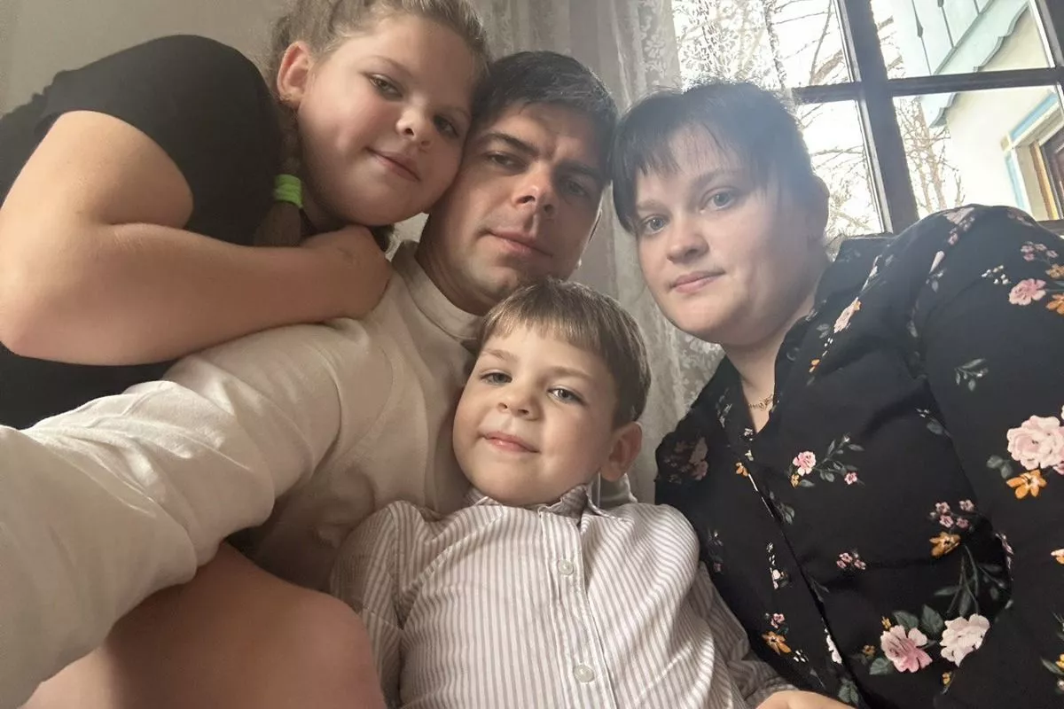 Звик до “нових ніжок”: історія 6-річного Андрійка, який втратив кінцівки через авіаудар
