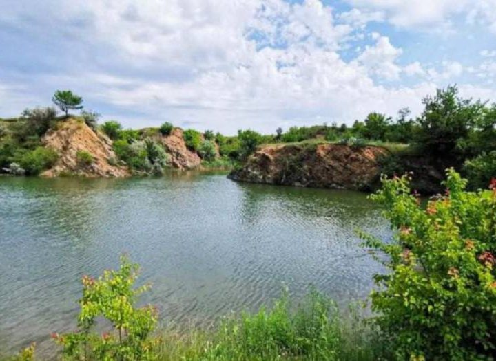 Цілющу воду звідси німці вивозили ешелонами: де в Україні розташоване Срібне озеро