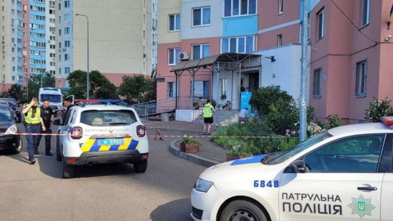В Києві з багатоповерхівки випала дитина