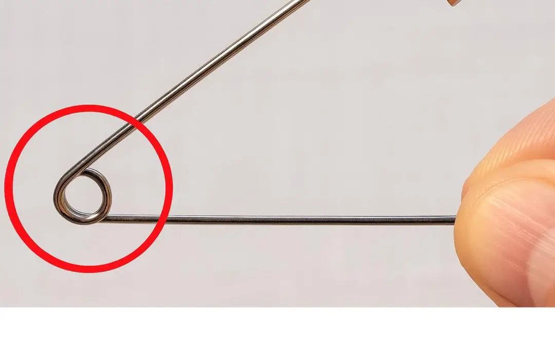 99% людей не знають, навіщо в шпильці отвір