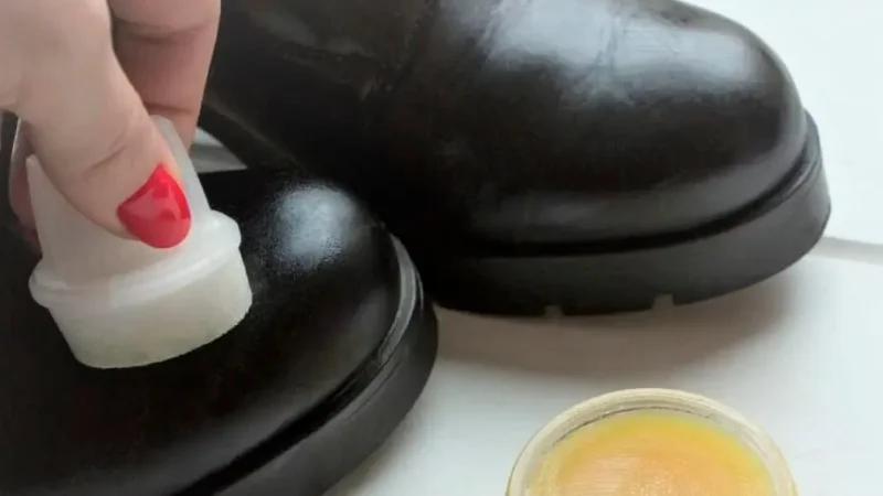 Чим потрібно змастити взуття, щоб не промокало. Корисні поради