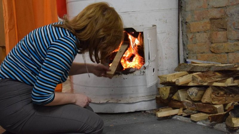 Дрова, які краще не використовувати для опалення будинку. Вони погано горять і забивають димохід