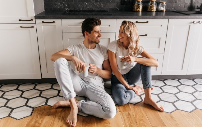 Як чоловік виявляє своє кохання до жінки: 4 вірні ознаки