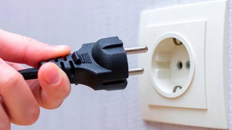 Які електроприлади не варто вимикати з розетки. Господарю на замітку