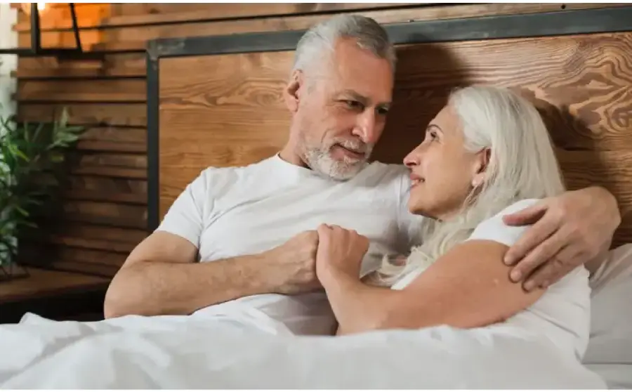 Близькість після 60: 7 правдивих думок, про які ніхто не говорить