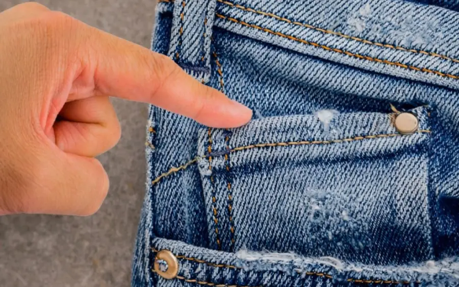 Маленька кишенька на джинсах не просто так, для неї є спеціальне призначення
