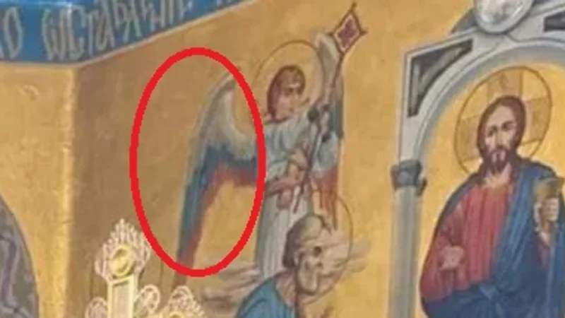 На Тернопільщині скандал через російський триколор на вівтарі храму УПЦ МП (фото)