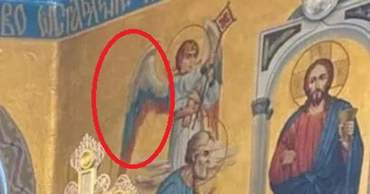 На Тернопільщині скандал через російський триколор на вівтарі храму УПЦ МП (фото)