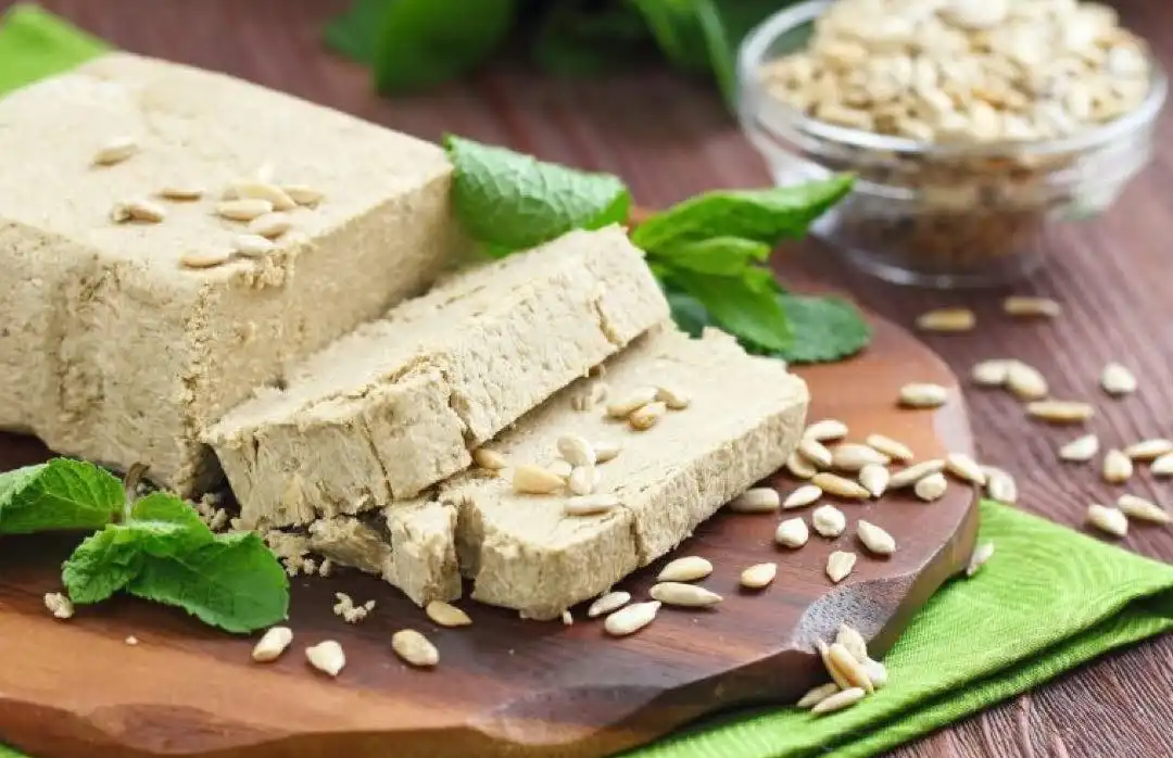 Чи справді халва — корисна солодкість для людей похилого віку