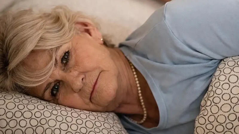 Як жінці не пахнути «старістю»: що відбувається з тілом і як на це вплинути